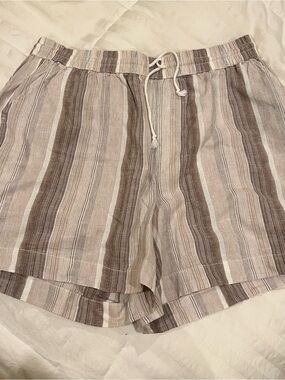 Linen shorts size large